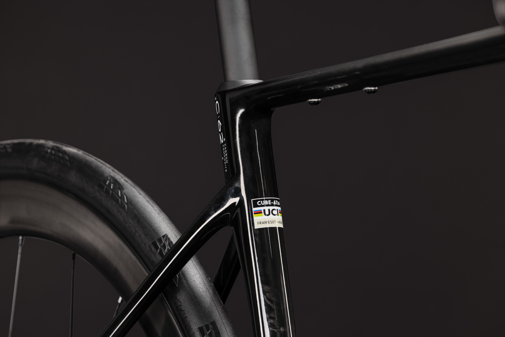 Cube Attain C:62 SLT carbon´n´white